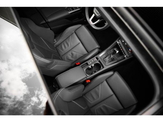 Audi Q3 45 TFSI e 245pk S edition | Panoramadak | 20" | 360 Camera | Trekhaak | Stoelen Elektrisch ActivLease financial lease