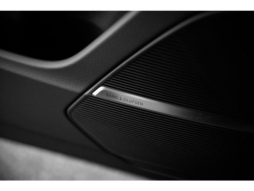 Audi Q8 55 TFSI e quattro Pro Line S | Panoramadak | Oled | Nachtzicht | HUD | ActivLease financial lease