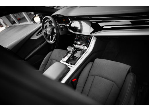 Audi Q8 55 TFSI e quattro Pro Line S | Panoramadak | Oled | Nachtzicht | HUD | ActivLease financial lease
