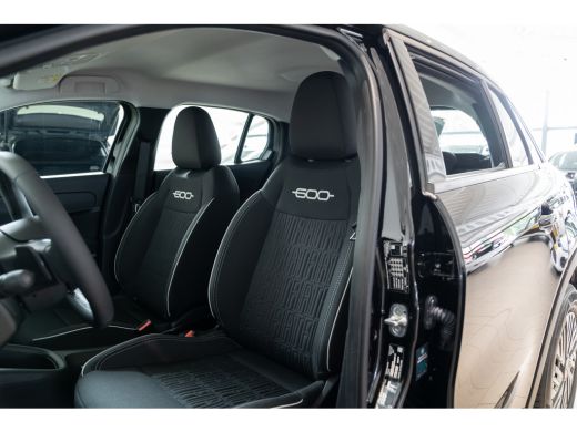 Fiat 600 1.2 Turbo 145PK Hybrid Urban | Camera | Parkeersensoren Voor & Achter | Keyless | Dodehoek | Appl... ActivLease financial lease