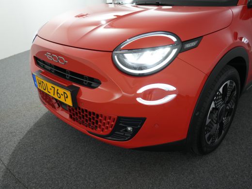 Fiat 600 La Prima 54 kWh | Achteruitrijcamera | Airco (automatisch) | Apple Carplay/Android Auto|telefooni... ActivLease financial lease