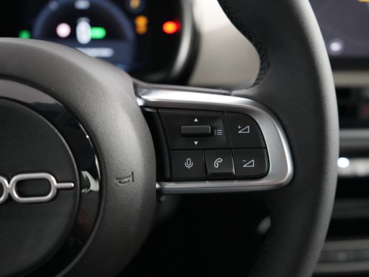 Fiat 600 La Prima 54 kWh | Achteruitrijcamera | Airco (automatisch) | Apple Carplay/Android Auto|telefooni... ActivLease financial lease