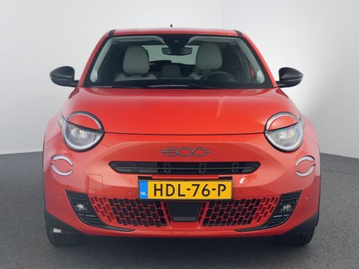 Fiat 600 La Prima 54 kWh | Achteruitrijcamera | Airco (automatisch) | Apple Carplay/Android Auto|telefooni... ActivLease financial lease