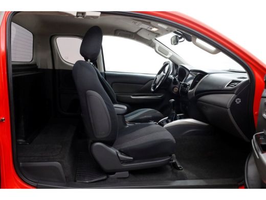 Mitsubishi L200 2.4 DI-D 180pk Club Cab Intense 4x4 High/Low Gearing + Diff. Lock 12-2018 ActivLease financial lease