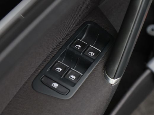 Volkswagen Golf 1.5 TSi 150 Pk Automaat Highline | Adaptive Cruise | Climate Control | Carplay | LED | Sensoren |... ActivLease financial lease