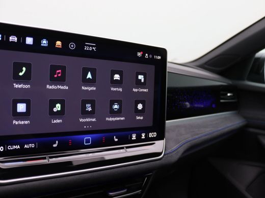 Volkswagen Passat Variant 1.5 eHybrid R-Line Edition 272PK DSG Matrix led, trekhaak, side assist, schuif-kanteldak,... ActivLease financial lease