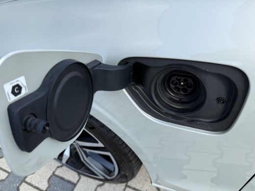 Volvo  V60 T6 Recharge AWD R-Design | Harman/Kardon | Sportstoelen | BLIS | Adaptive Cruise | Verwarmbare St... ActivLease financial lease