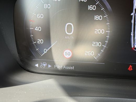 Volvo  V60 T6 Recharge AWD R-Design | Harman/Kardon | Sportstoelen | BLIS | Adaptive Cruise | Verwarmbare St... ActivLease financial lease