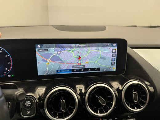 Mercedes-Benz GLA 200 Progressive Camera | Trekhaak | Stoelverwarming | AMG Styling | Elek. Achterklep | Parkeersen... ActivLease financial lease