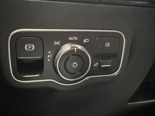 Mercedes-Benz GLA 200 Progressive Camera | Trekhaak | Stoelverwarming | AMG Styling | Elek. Achterklep | Parkeersen... ActivLease financial lease