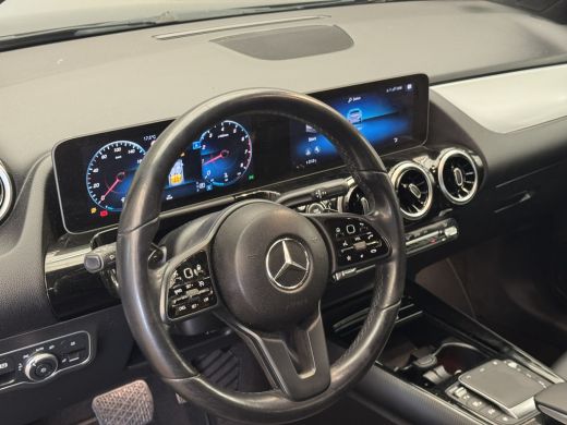 Mercedes-Benz GLA 200 Progressive Camera | Trekhaak | Stoelverwarming | AMG Styling | Elek. Achterklep | Parkeersen... ActivLease financial lease
