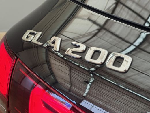 Mercedes-Benz GLA 200 Progressive Camera | Trekhaak | Stoelverwarming | AMG Styling | Elek. Achterklep | Parkeersen... ActivLease financial lease