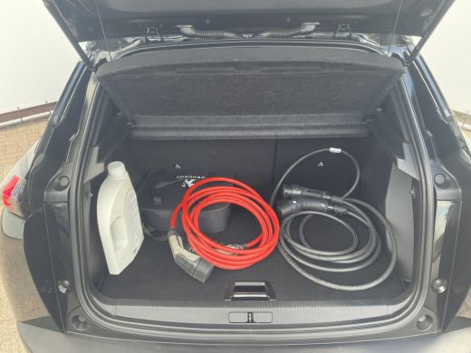 Peugeot e-2008 EV Allure 50 kWh Carplay Navigatie Black Beauty Tel Lader ActivLease financial lease