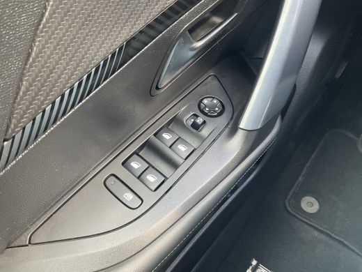 Peugeot e-2008 EV Allure 50 kWh Carplay Navigatie Black Beauty Tel Lader ActivLease financial lease