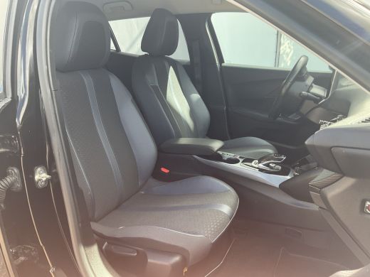 Peugeot e-2008 EV Allure 50 kWh Carplay Navigatie Black Beauty Tel Lader ActivLease financial lease
