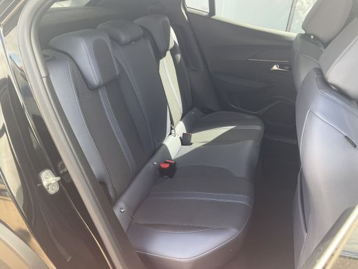 Peugeot e-2008 EV Allure 50 kWh Carplay Navigatie Black Beauty Tel Lader ActivLease financial lease