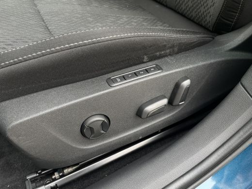 Skoda Octavia Combi 1.4 TSI iV PHEV Business Edition | Trekhaak | Head-Up | Carplay | LED | Sfeerverl. | Camera... ActivLease financial lease