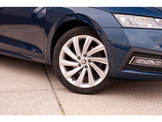Skoda Octavia Combi 1.4 TSI iV PHEV Business Edition | Trekhaak | Head-Up | Carplay | LED | Sfeerverl. | Camera... ActivLease financial lease