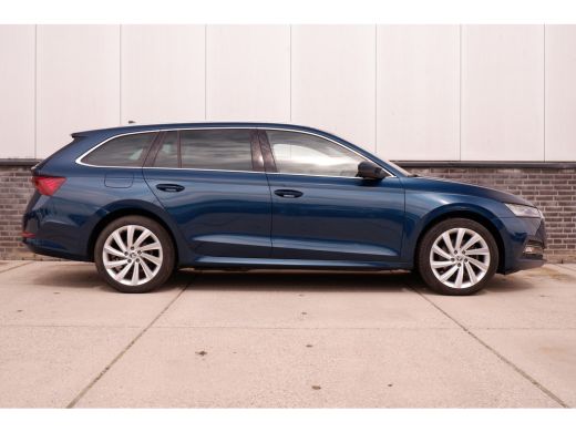 Skoda Octavia Combi 1.4 TSI iV PHEV Business Edition | Trekhaak | Head-Up | Carplay | LED | Sfeerverl. | Camera... ActivLease financial lease