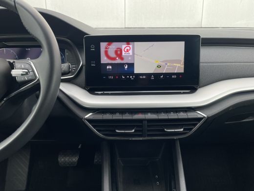 Skoda Octavia Combi 1.4 TSI iV PHEV Business Edition | Trekhaak | Head-Up | Carplay | LED | Sfeerverl. | Camera... ActivLease financial lease