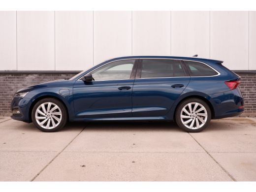 Skoda Octavia Combi 1.4 TSI iV PHEV Business Edition | Trekhaak | Head-Up | Carplay | LED | Sfeerverl. | Camera... ActivLease financial lease