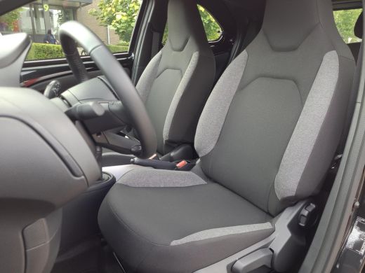 Toyota Aygo 1.0 VVT-i MT Play | Apple CarPlay / Android Auto | Parkeercamera | Rijklaarprijs incl. garantie | ActivLease financial lease