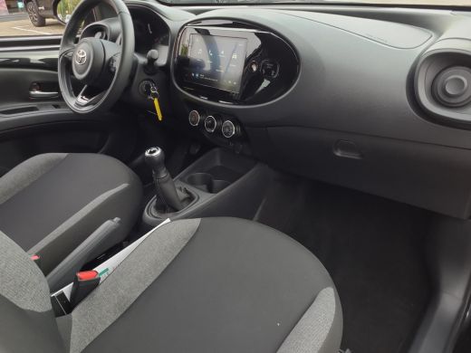 Toyota Aygo 1.0 VVT-i MT Play | Apple CarPlay / Android Auto | Parkeercamera | Rijklaarprijs incl. garantie | ActivLease financial lease