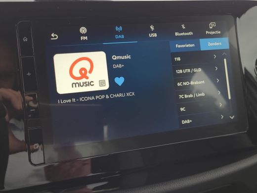 Toyota Aygo 1.0 VVT-i MT Play | Apple CarPlay / Android Auto | Parkeercamera | Rijklaarprijs incl. garantie | ActivLease financial lease