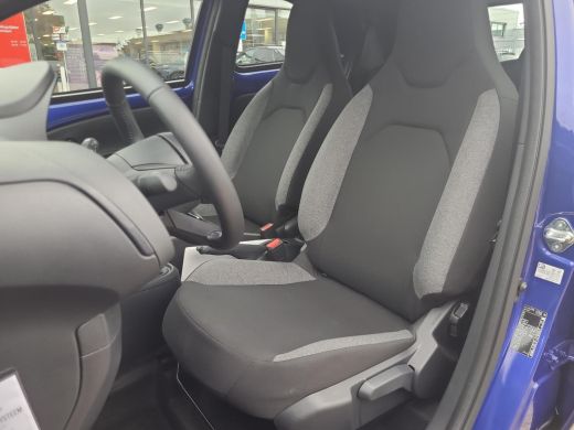 Toyota Aygo 1.0 VVT-i MT Play | Apple CarPlay / Android Auto | Parkeercamera | Rijklaarprijs incl. garantie | ActivLease financial lease