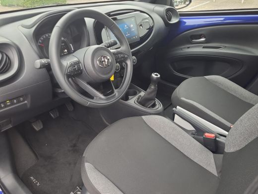Toyota Aygo 1.0 VVT-i MT Play | Apple CarPlay / Android Auto | Parkeercamera | Rijklaarprijs incl. garantie | ActivLease financial lease