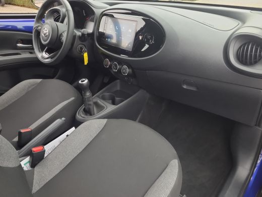 Toyota Aygo 1.0 VVT-i MT Play | Apple CarPlay / Android Auto | Parkeercamera | Rijklaarprijs incl. garantie | ActivLease financial lease