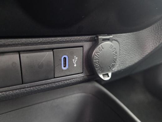 Toyota Aygo 1.0 VVT-i MT Play | Apple CarPlay / Android Auto | Parkeercamera | Rijklaarprijs incl. garantie | ActivLease financial lease