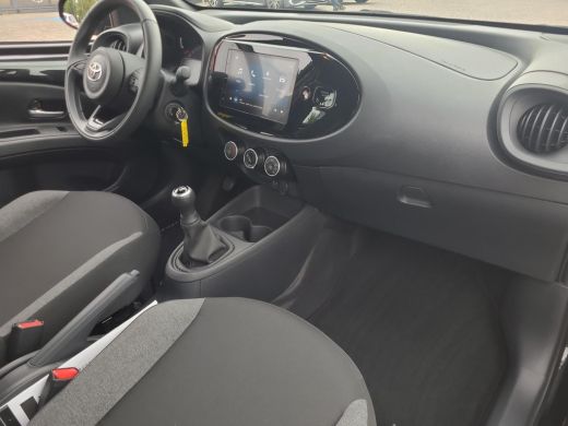 Toyota Aygo 1.0 VVT-i MT Play | Apple CarPlay / Android Auto | Parkeercamera | Rijklaarprijs incl. garantie | ActivLease financial lease