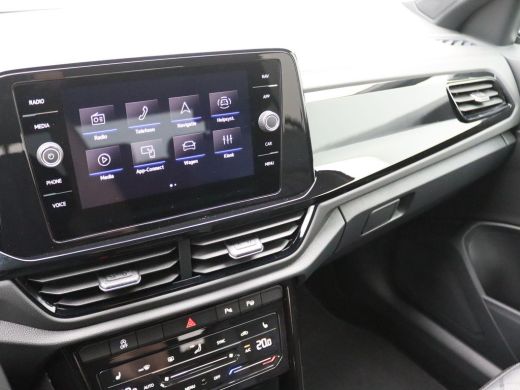 Volkswagen T-Roc 1.5 TSI R-Line Business 150PK DSG Trekhaak, Pano-Schuifdak, 19" LM Velgen, Black Style, LED-Matri... ActivLease financial lease