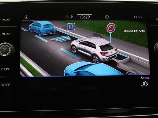 Volkswagen T-Roc 1.5 TSI R-Line Business 150PK DSG Trekhaak, Pano-Schuifdak, 19" LM Velgen, Black Style, LED-Matri... ActivLease financial lease