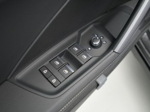 Audi A3 Limousine 30 TFSI 116 pk S-Tronic S Line edition Facelift model, Optiek zwart, LEd, PDC, Climatronic ActivLease financial lease