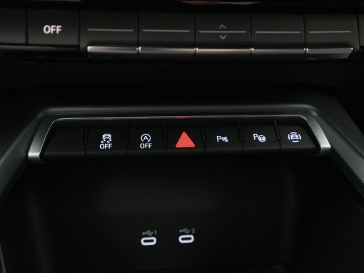 Audi A3 Limousine 30 TFSI 116 pk S-Tronic S Line edition Facelift model, Optiek zwart, LEd, PDC, Climatronic ActivLease financial lease