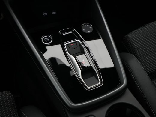 Audi A3 Limousine 30 TFSI 116 pk S-Tronic S Line edition Facelift model, Optiek zwart, LEd, PDC, Climatronic ActivLease financial lease