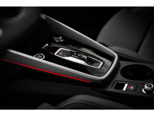 Audi A3 Limousine S edition | Aluminium optiek in het interieur | Assistentiepakket Rijden en Parkeren Pl... ActivLease financial lease