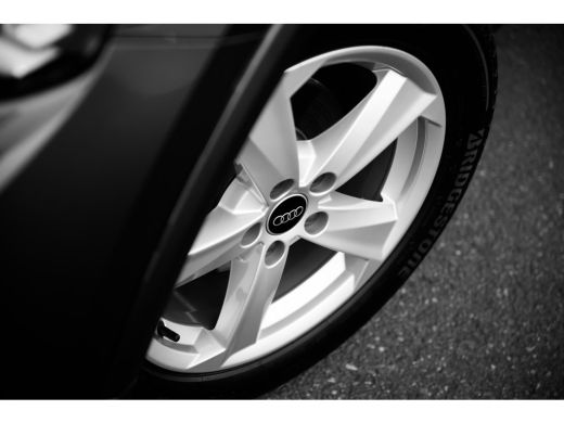 Audi Q2 S edition | Adaptive cruise control | Audi smartphone interface | Audi soundsystem ActivLease financial lease