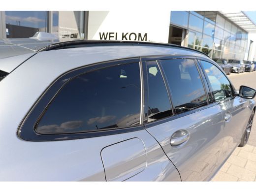 BMW 3 Serie Touring 318i M Sport Automaat / Panoramadak / Trekhaak / Sportstoelen / Achteruitrijcamera / Comf... ActivLease financial lease