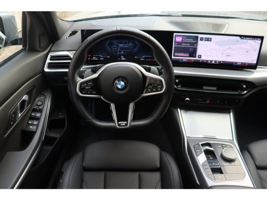 BMW 3 Serie Touring 318i M Sport Automaat / Panoramadak / Trekhaak / Sportstoelen / Achteruitrijcamera / Comf... ActivLease financial lease