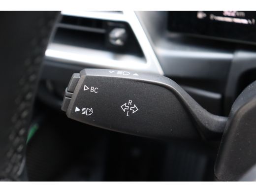 BMW 3 Serie Touring 318i M Sport Automaat / Panoramadak / Trekhaak / Sportstoelen / Achteruitrijcamera / Comf... ActivLease financial lease