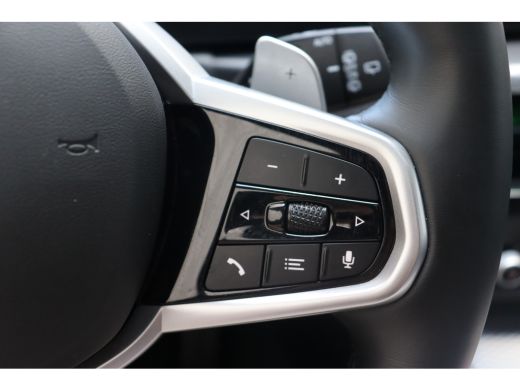 BMW 3 Serie Touring 318i M Sport Automaat / Panoramadak / Trekhaak / Sportstoelen / Achteruitrijcamera / Comf... ActivLease financial lease