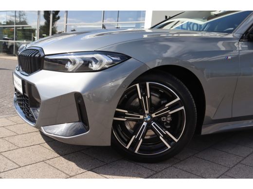 BMW 3 Serie Touring 318i M Sport Automaat / Panoramadak / Trekhaak / Sportstoelen / Achteruitrijcamera / Comf... ActivLease financial lease