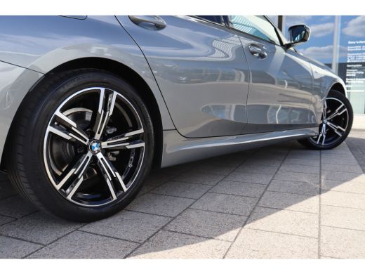 BMW 3 Serie Touring 318i M Sport Automaat / Panoramadak / Trekhaak / Sportstoelen / Achteruitrijcamera / Comf... ActivLease financial lease