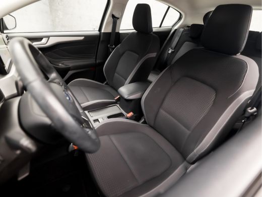 Ford Focus 1.0 EcoBoost Sport (APPLE CARPLAY, GROOT NAVI, LANE ASSIST, SPORTSTOELEN, CRUISE, PARKEERSENSOREN... ActivLease financial lease