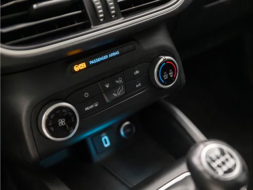 Ford Focus 1.0 EcoBoost Sport (APPLE CARPLAY, GROOT NAVI, LANE ASSIST, SPORTSTOELEN, CRUISE, PARKEERSENSOREN... ActivLease financial lease