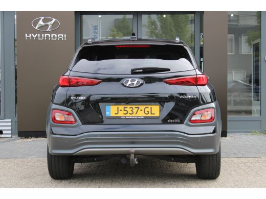 Hyundai Kona EV Fashion 64 kWh | Trekhaak | Warmtepomp ActivLease financial lease