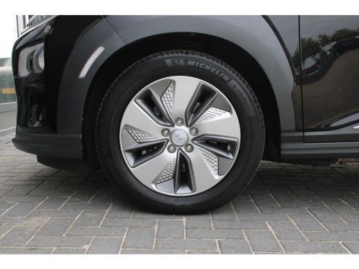 Hyundai Kona EV Fashion 64 kWh | Trekhaak | Warmtepomp ActivLease financial lease